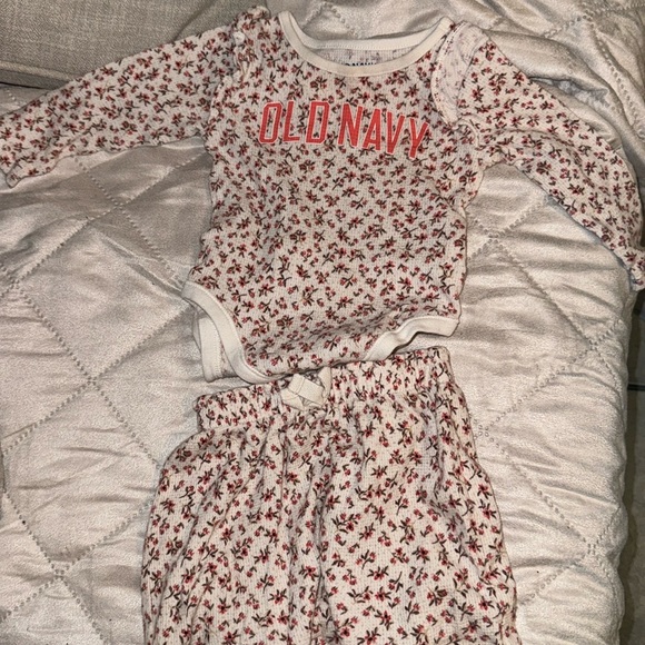 Old navy 2 piece long sleeve set - Picture 1 of 4
